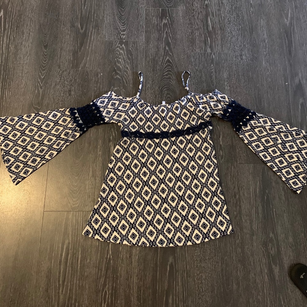 Haute hippy top large shoulder pop